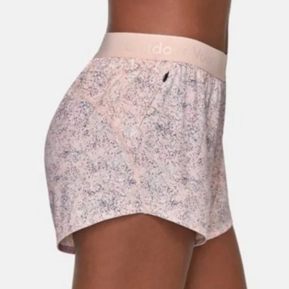 Outdoor Voices Relay Short in Pebbled White - S
